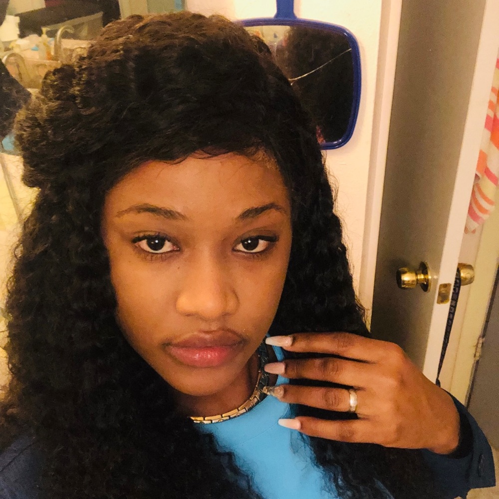 Meet your Posher, Melecia